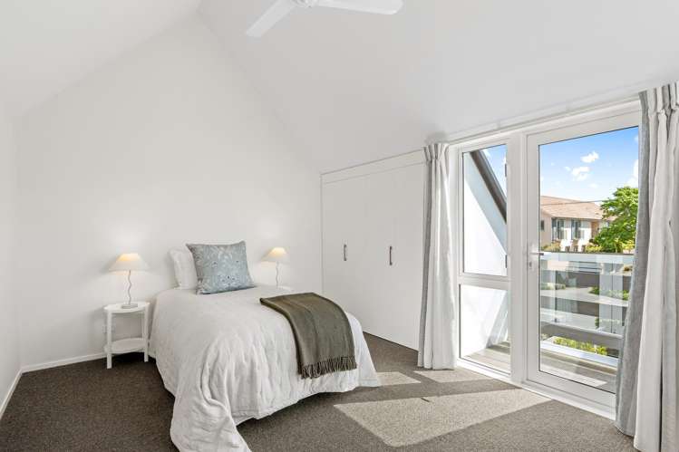 1/14 Andover Street Merivale_14