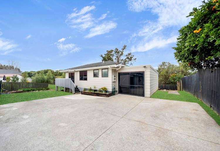 2/33 Seaward Place Wattle Downs_4