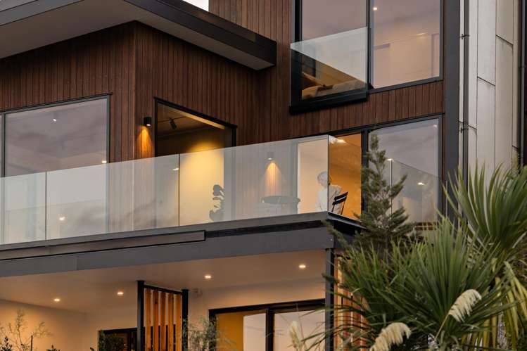 6 Florence Close Queenstown Hill_15