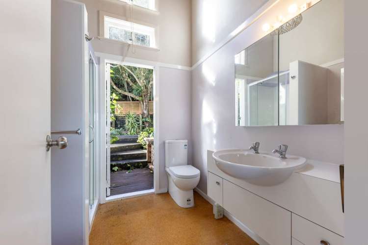 12 Foster Avenue Huia_15