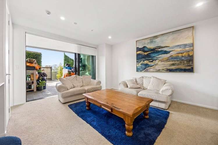 204/8 Waikumete Road Glen Eden_4