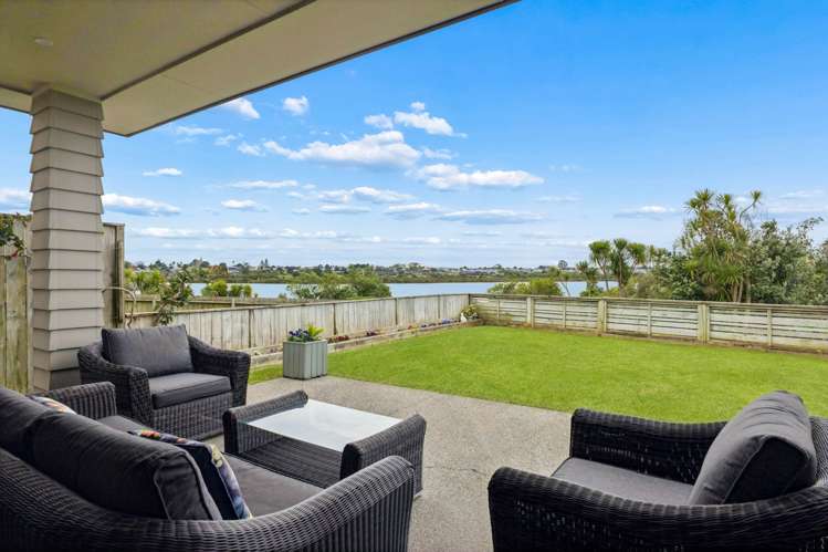 8 Brechin Place Wattle Downs_6
