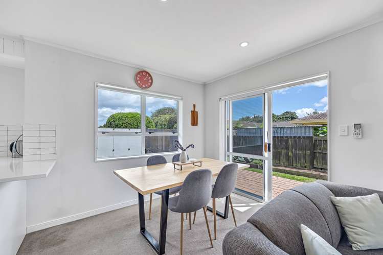 2/17 Beach Road Pahurehure_6