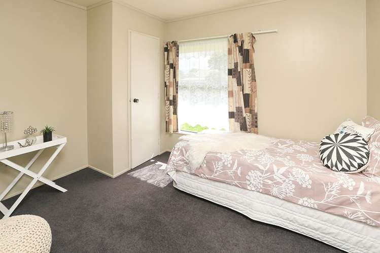 67b Kahikatea Drive Melville_17