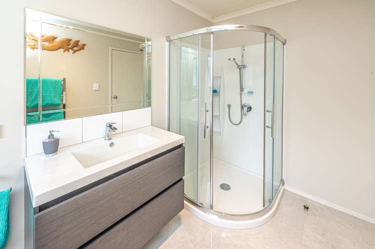 33 Magnolia Crescent Tawhero_24