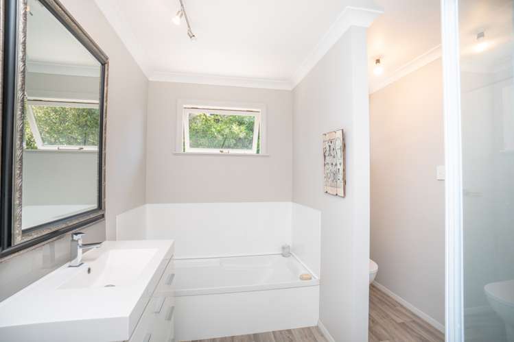 4 Brett Place Takaro_12