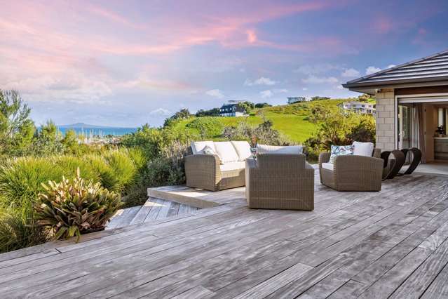 Coastal Calm: Peace, Privacy & Sea Views on 3368m2