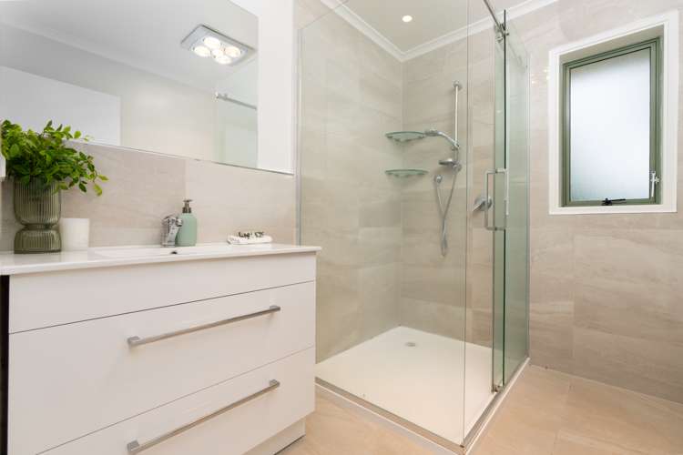 21 Cowley Drive Leamington_22