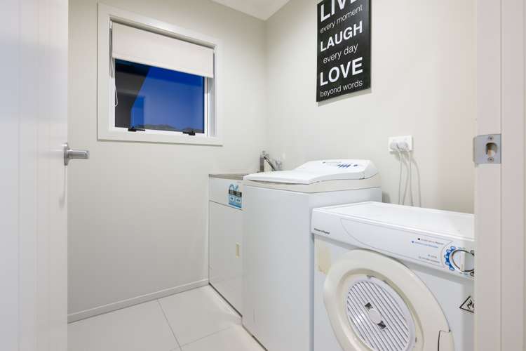 130 Ballintoy Park Drive Welcome Bay_15