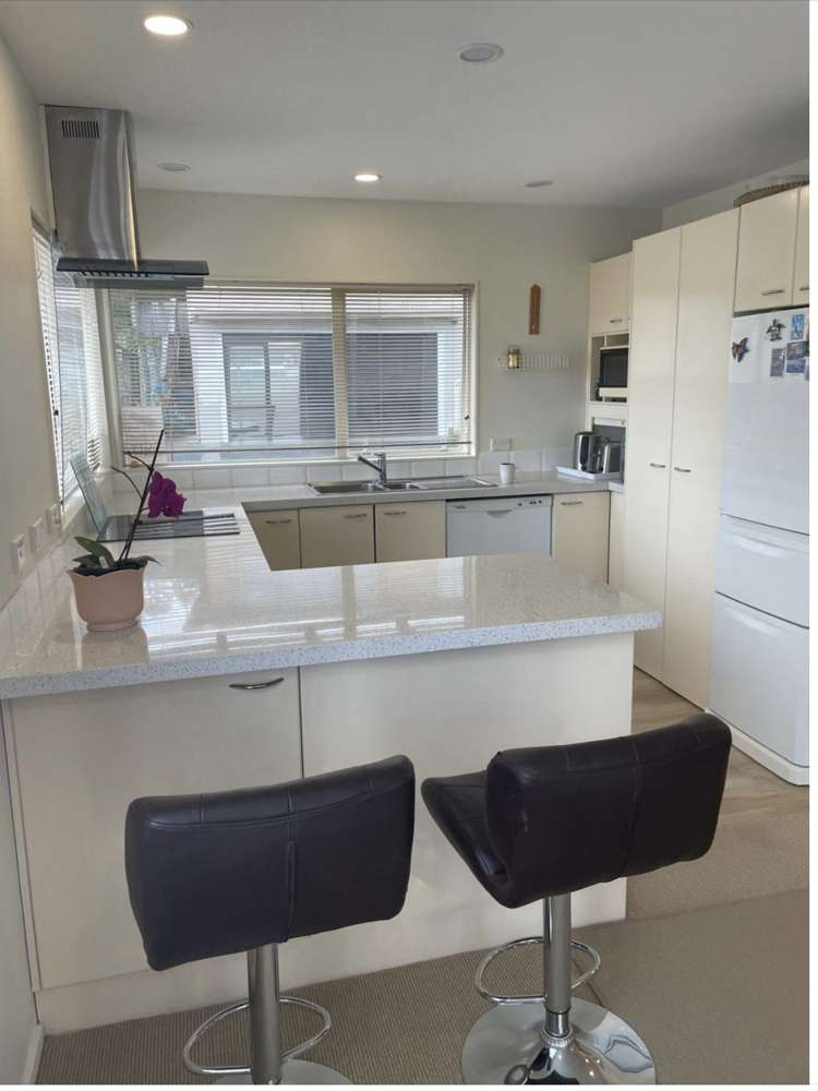 2/ 46A Blakeborough Drive Forrest Hill_7