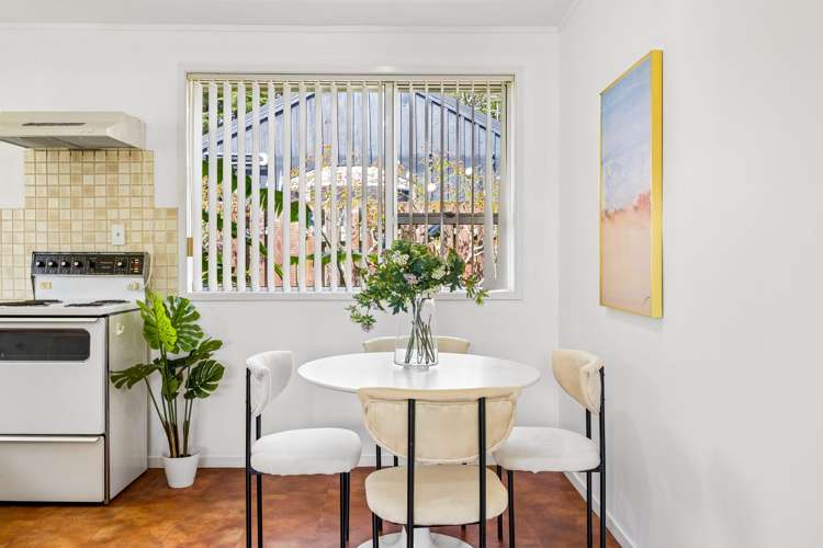 2/4 Aylmer Court Eastern Beach_5