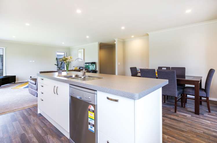 16 Noumea Drive Rangatira Park_5