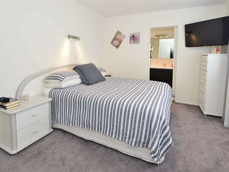 2/179 Centreway Road Orewa_13