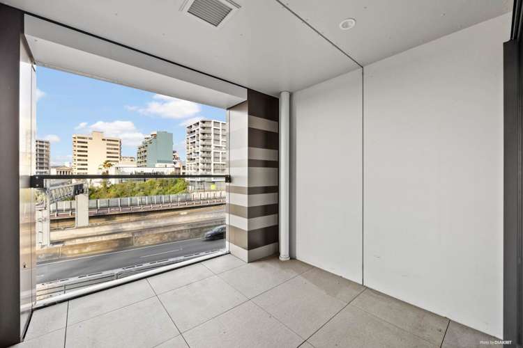 106/5 Howe Street City Centre_4