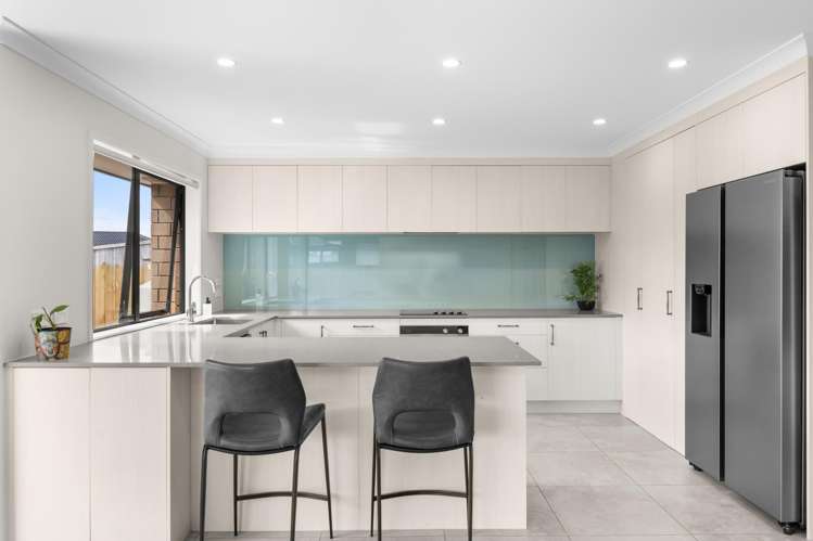 13 Leebank Crescent Riverhead_6