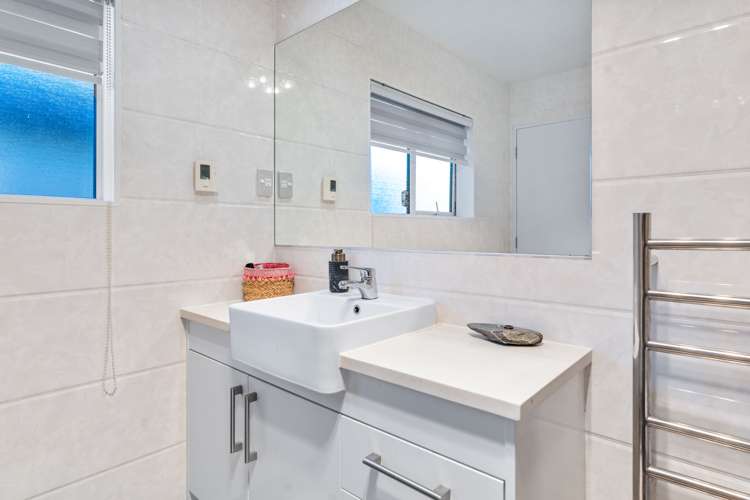 13 Rohi Place Flat Bush_20