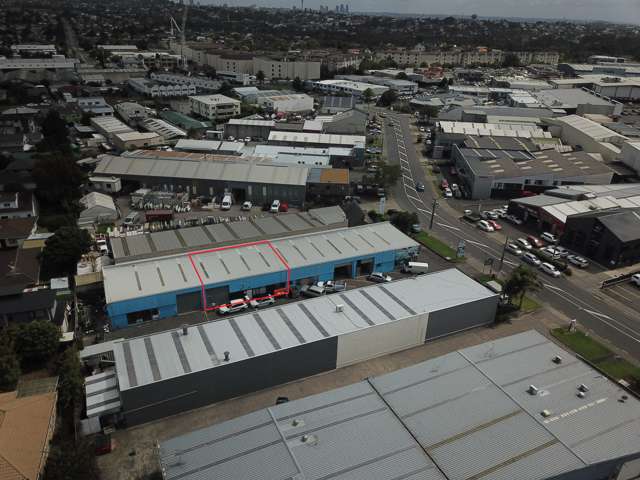 Industrial unit on Marua Road – 201sqm