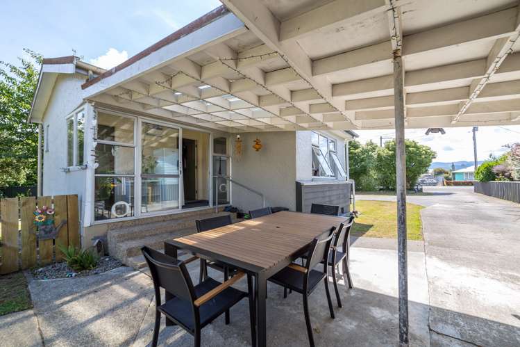 383 High Street South Carterton_9