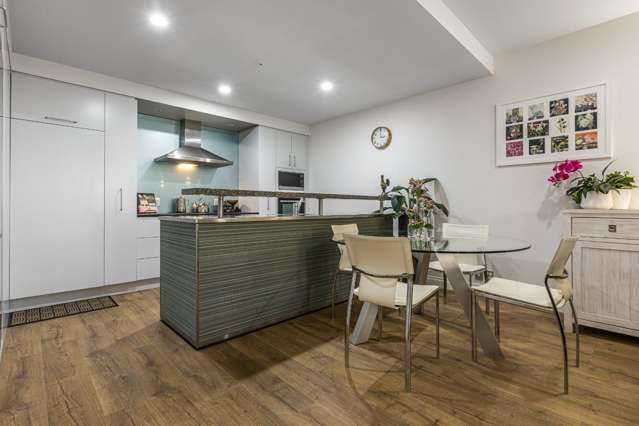 GC/20 Pakenham Street East  (with 2 carparks) 10015_3