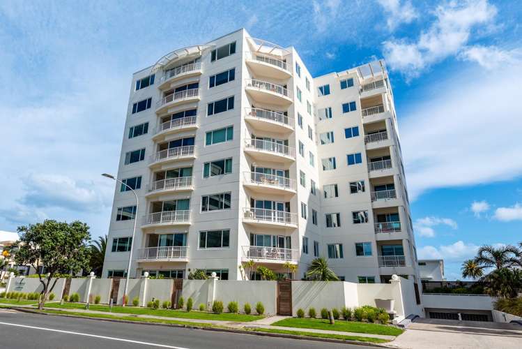 6/12 Maunganui Road_0