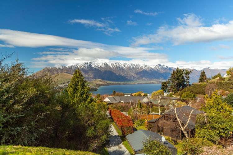 14 Greenstone Place Fernhill/Sunshine Bay_6