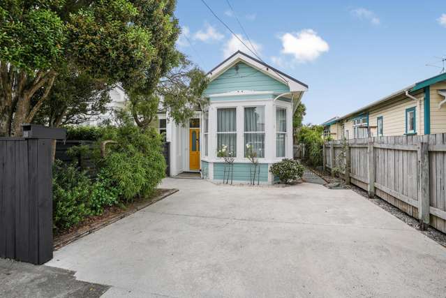 Petone Villa - Stylish, Sunny & Central!