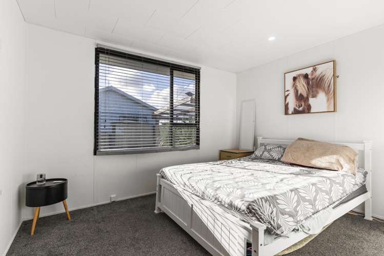 211 Glengarry Road Glen Eden_8