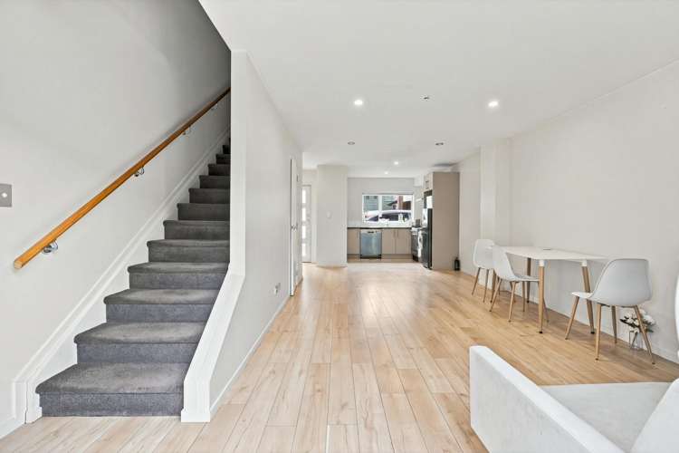2/4 Littler Place Hamilton East_1