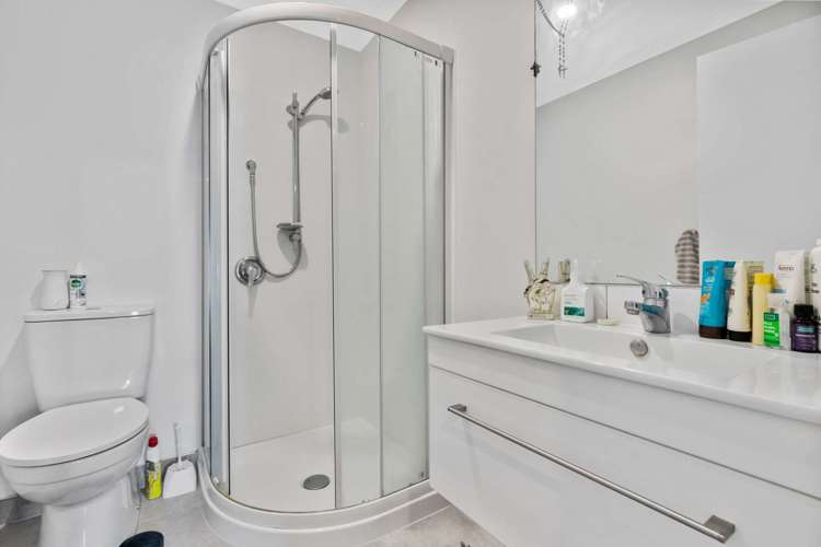 2/113 Knighton Road Hillcrest_11