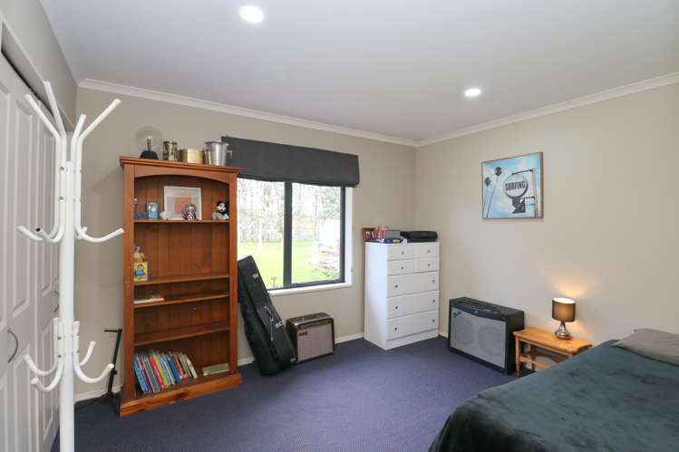 121 Mason Road Seaward Bush_17