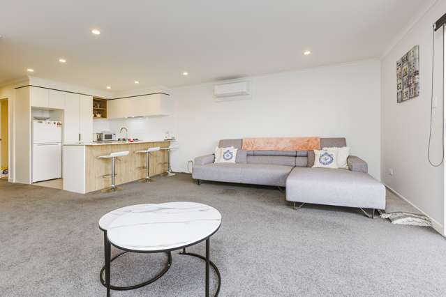 304/26 Shortfin Place Flat Bush_3