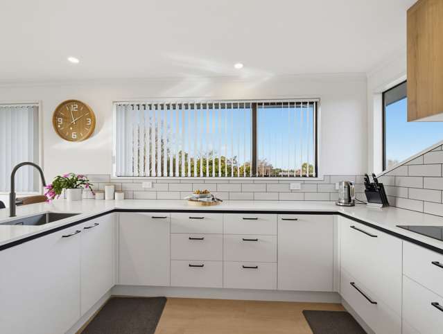 2 Regency Crescent Redwood_4