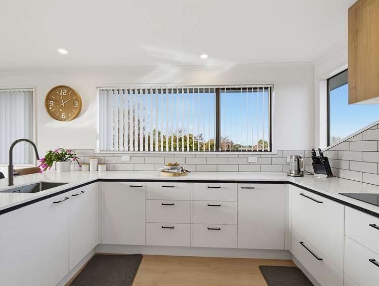 2 Regency Crescent_4