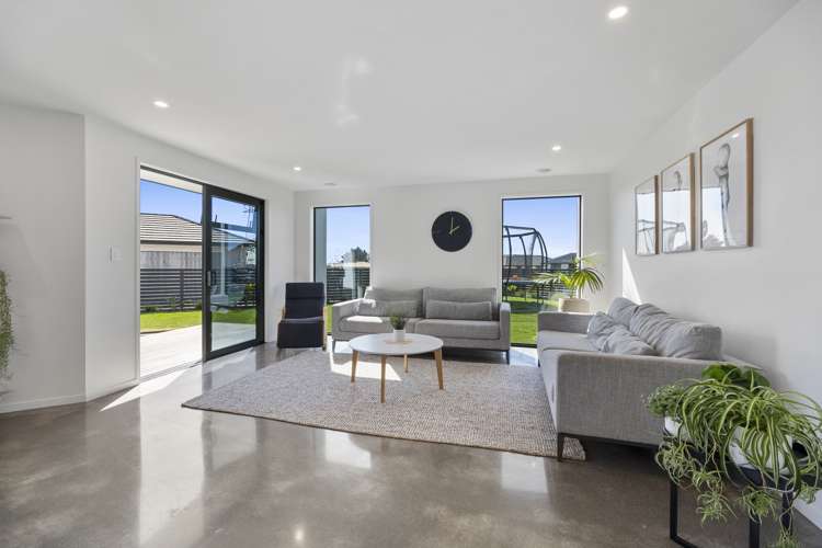 19 Honeyfield Drive Whalers Gate_11