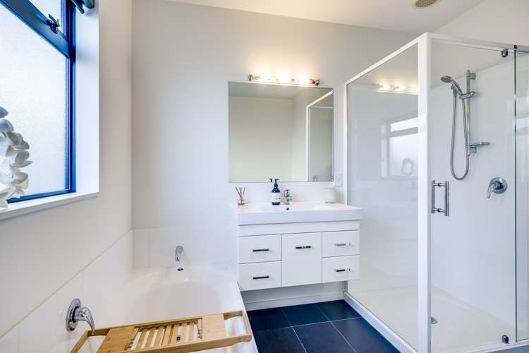 32 York Avenue Tamatea_17