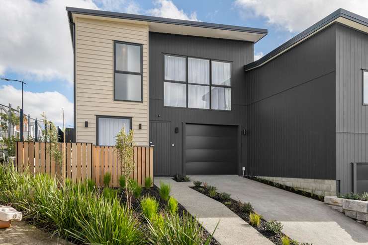 Stacy and Adam Middleton look upset as their house fails to sell under the hammer. Photo / Discovery