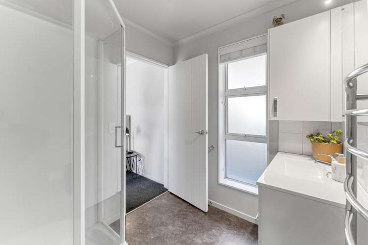 92 Washbourn Drive Richmond_17