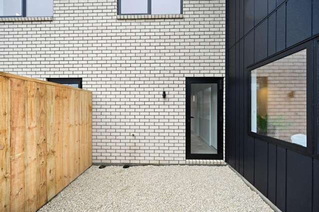 4/8 Johnson Street 1057_1