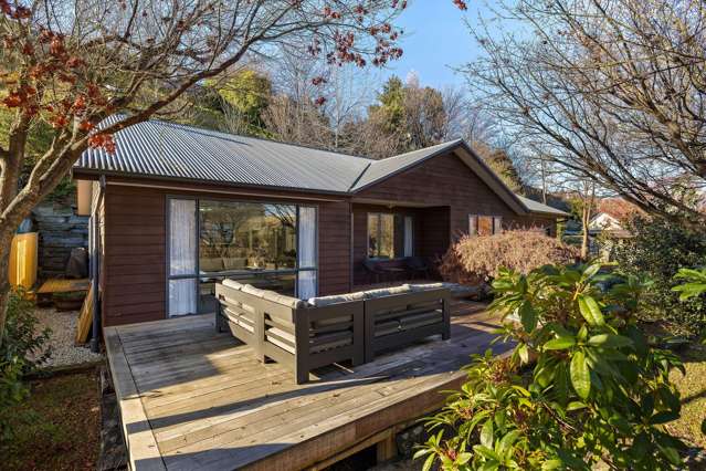 Enjoy the relaxed Arrowtown lifestyle