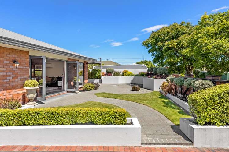 6 Robalan Place Redwoodtown_32