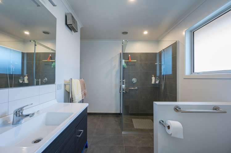 17 Campari Drive Richmond_8