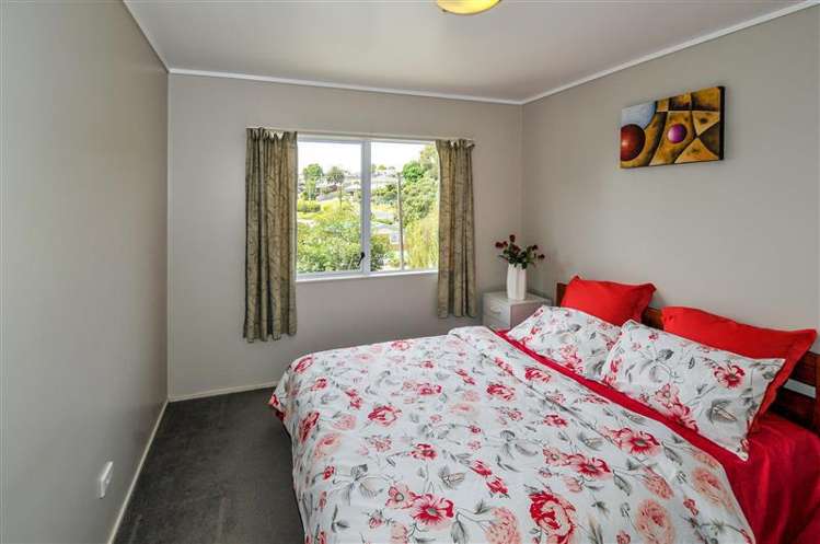 2/20 Hogans Road Glenfield_5