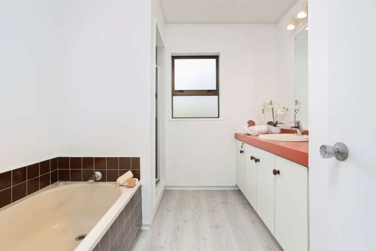 26 Kennedy Avenue Forrest Hill_17