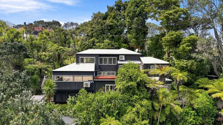 2/10 Wilding Avenue_0