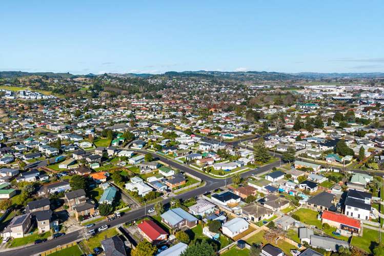 39 President Avenue Papakura_21