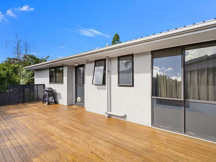 2/342C Royal Road Massey_16