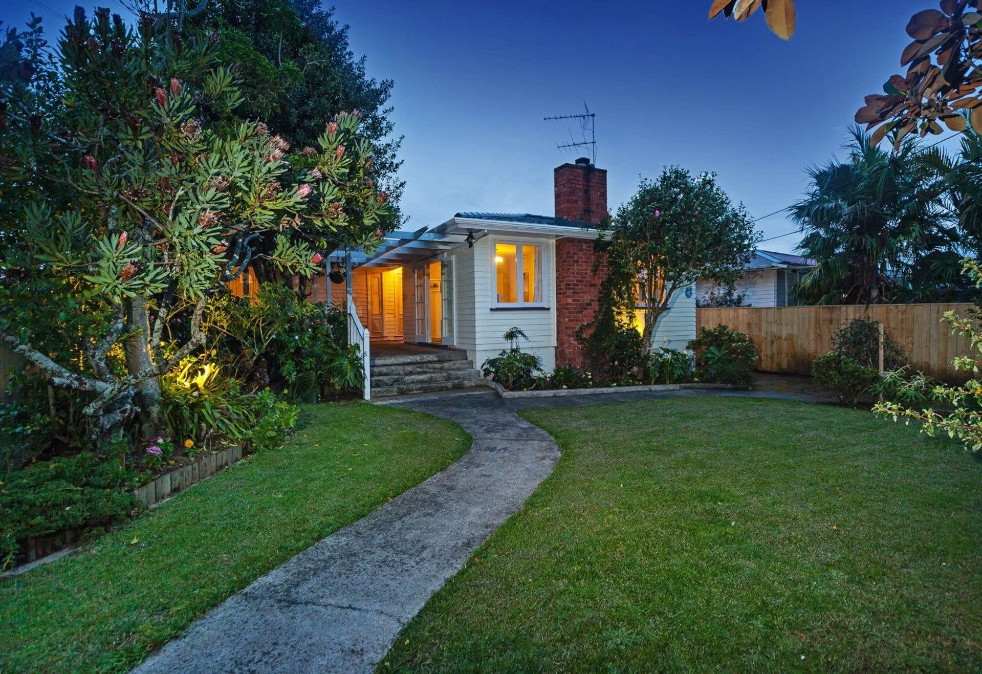 73 Cobham Crescent Kelston_0