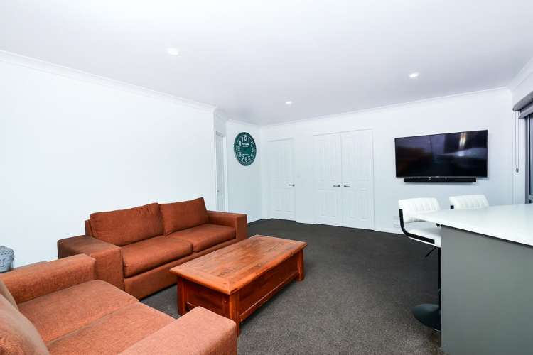 5 Compton Grove Huntington_11