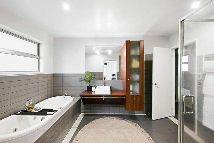 87 Huntington Drive Huntington_19