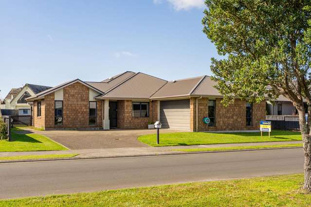 EASY LIVING IN PRIME LOCATION!